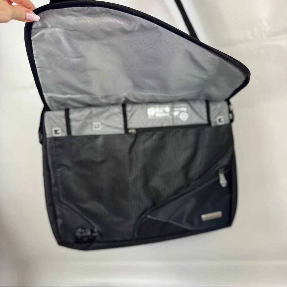 NWT Ogio Voyager Messenger Bag checkpoint friendly laptop sleeve luggage sleeve